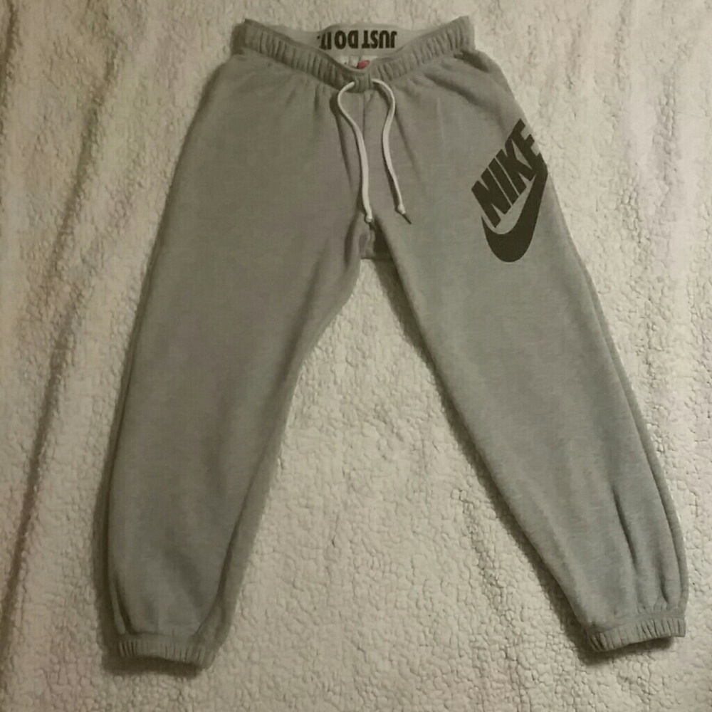 Women's Nike capri workout pants